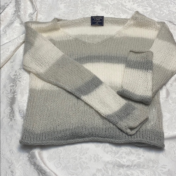 Abercrombie & Fitch Sweaters - EUC - Abercrombie & Fitch - Sweater